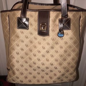 Gorgeous Large Dooney & Bourke Tote Bag